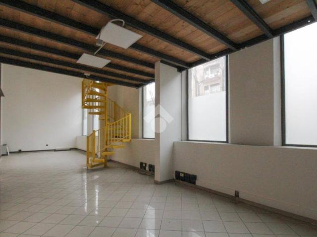 Locale Commerciale in vendita a Unione dei comuni del Distretto Ceramico, Sassuolo