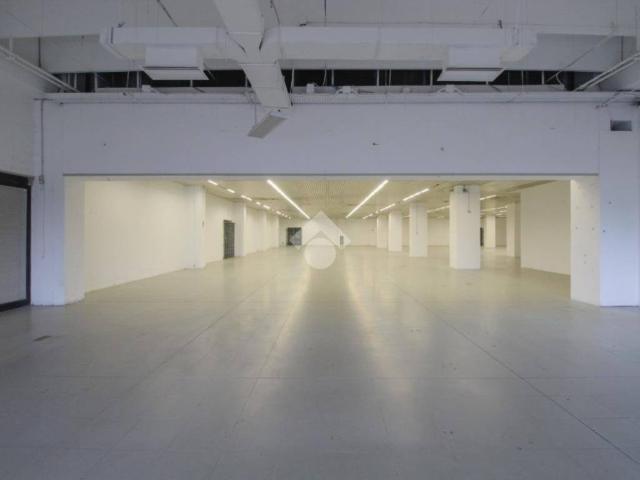 Locale Commerciale in vendita a Unione dei comuni del Distretto Ceramico, Sassuolo