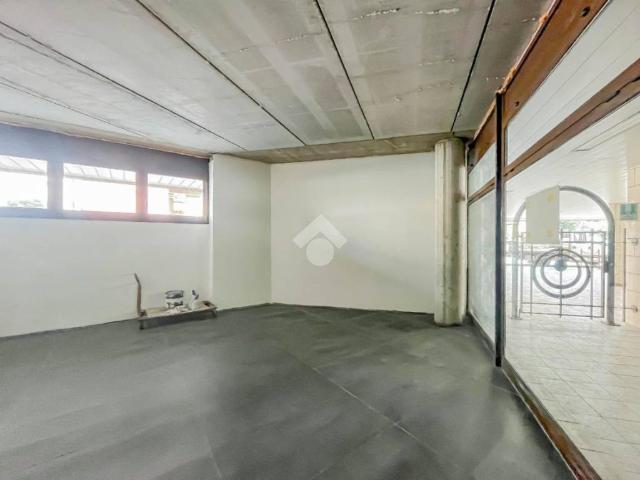 Locale Commerciale in vendita a Unione dei comuni del Distretto Ceramico, Sassuolo