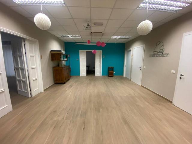 Locale Commerciale in vendita a Unione dei comuni del Distretto Ceramico, Sassuolo