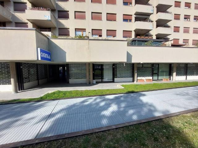 Locale Commerciale in vendita a Unione dei comuni del Distretto Ceramico, Sassuolo