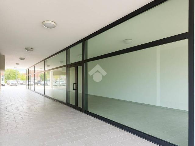 Locale Commerciale in vendita a Unione dei comuni del Distretto Ceramico, Sassuolo