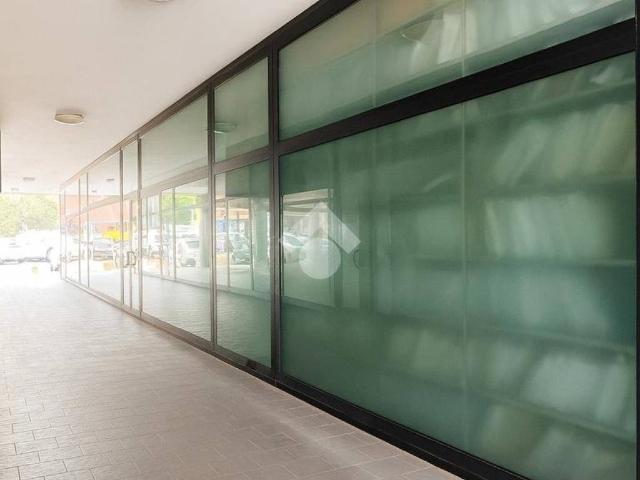 Locale Commerciale in vendita a Unione dei comuni del Distretto Ceramico, Sassuolo