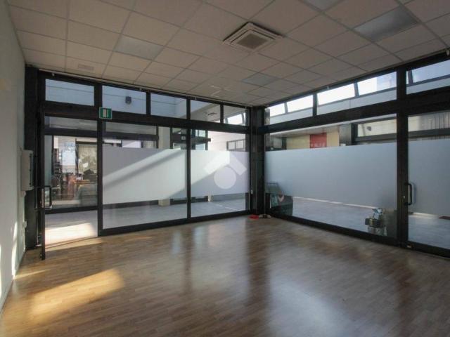 Locale Commerciale in vendita a Unione dei comuni del Distretto Ceramico, Sassuolo