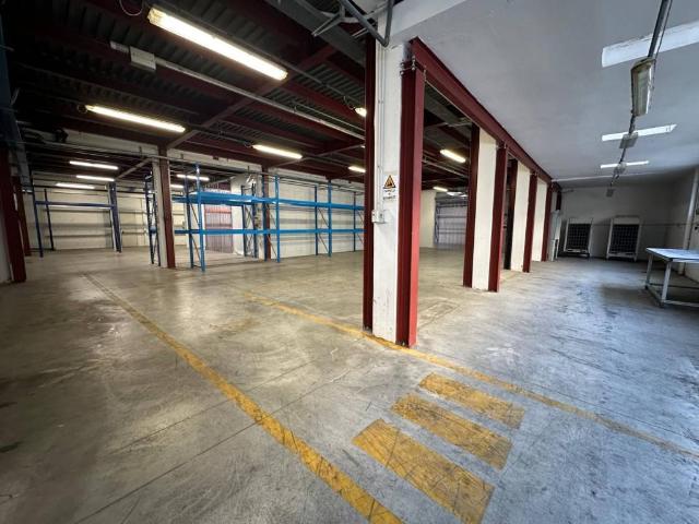 Locale Commerciale in vendita a Unione dei comuni del Distretto Ceramico, Sassuolo