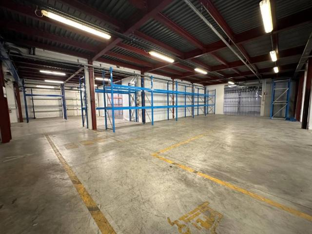 Locale Commerciale in vendita a Unione dei comuni del Distretto Ceramico, Sassuolo