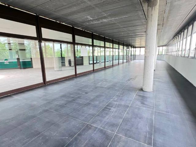 Locale Commerciale in vendita a Unione dei comuni del Distretto Ceramico, Sassuolo