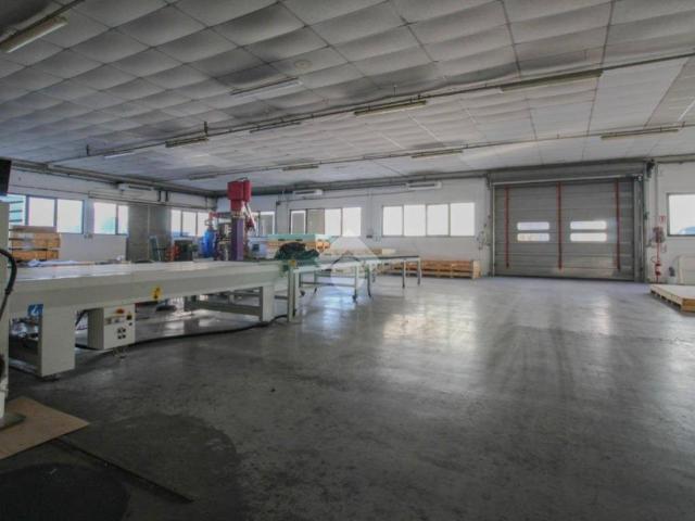 Locale Commerciale in vendita a Unione dei comuni del Distretto Ceramico, Sassuolo