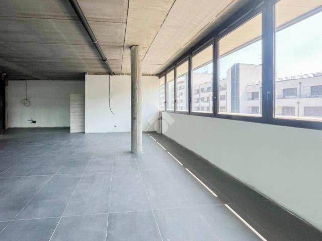 Locale Commerciale in vendita a Unione dei comuni del Distretto Ceramico, Sassuolo
