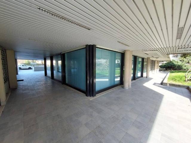 Locale Commerciale in vendita a Unione dei comuni del Distretto Ceramico, Sassuolo