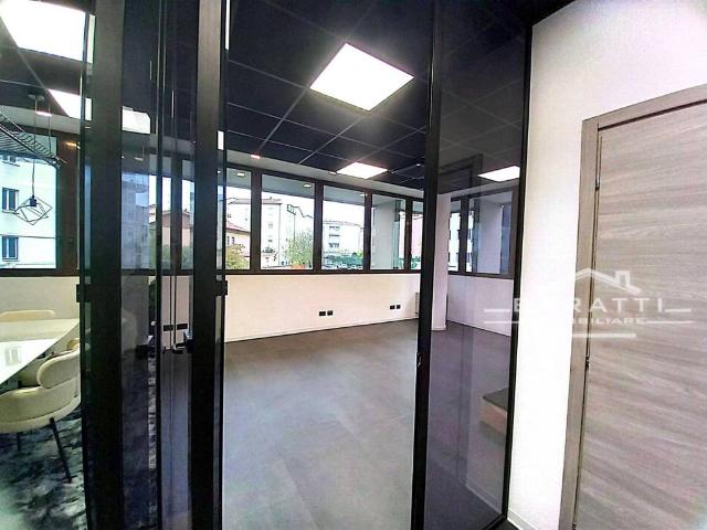 Locale Commerciale in vendita a Unione dei comuni del Distretto Ceramico, Sassuolo