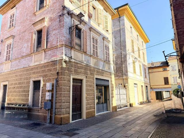 Locale Commerciale in vendita a Unione dei comuni del Distretto Ceramico, Sassuolo