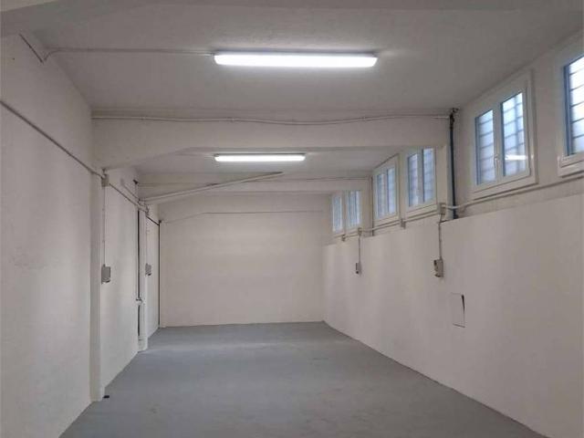 Locale Commerciale in vendita a Unione dei comuni del Distretto Ceramico, Sassuolo