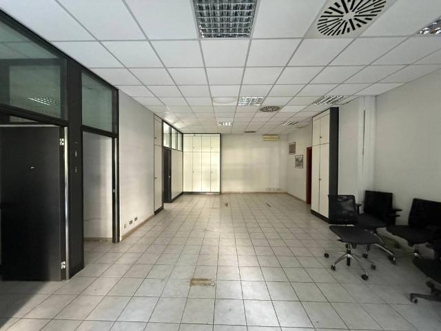 Locale Commerciale in vendita a Unione dei comuni del Distretto Ceramico, Sassuolo