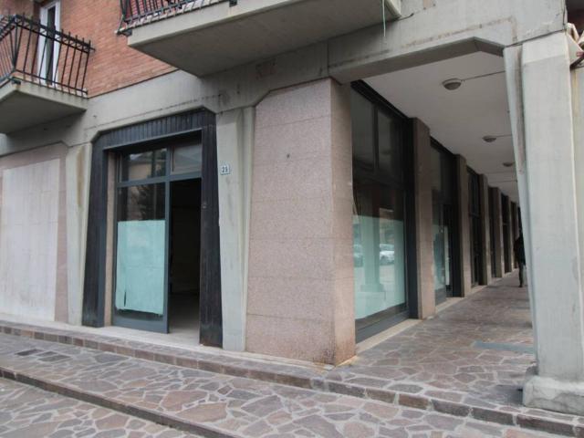Locale Commerciale in vendita a Unione dei comuni del Distretto Ceramico, Sassuolo