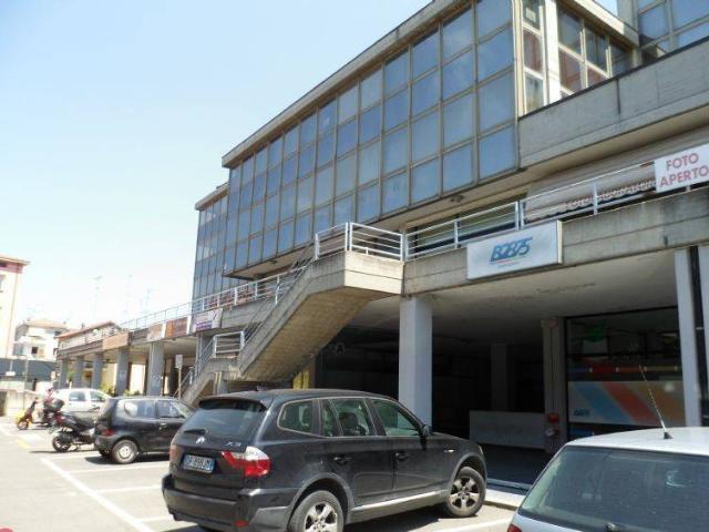 Locale Commerciale in vendita a Unione dei comuni del Distretto Ceramico, Sassuolo