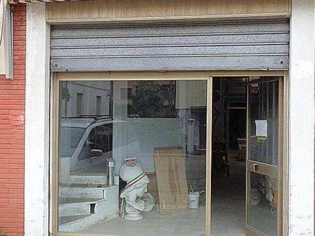 Locale Commerciale in vendita a Unione dei comuni del Distretto Ceramico, Sassuolo