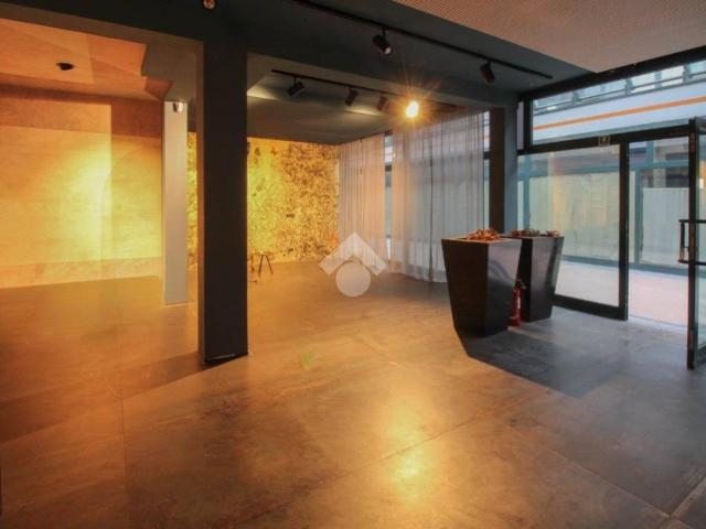 Locale Commerciale in vendita a Unione dei comuni del Distretto Ceramico, Sassuolo