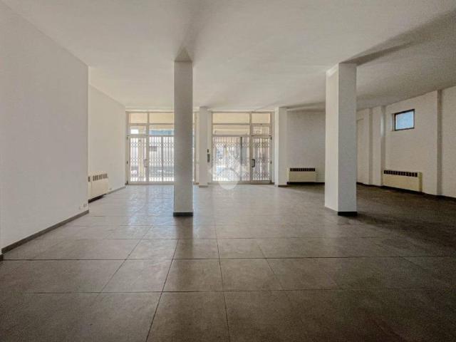 Locale Commerciale in vendita a Unione dei comuni del Distretto Ceramico, Sassuolo