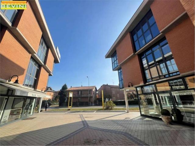 Locale Commerciale in vendita a Unione dei comuni del Distretto Ceramico, Sassuolo