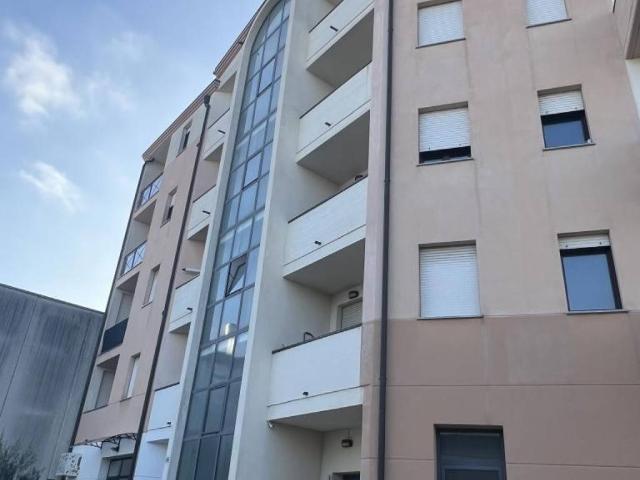 Locale Commerciale in vendita a Unione dei comuni del Distretto Ceramico, Sassuolo