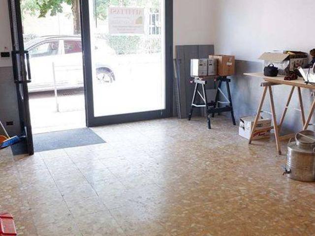 Locale Commerciale in vendita a Unione dei comuni del Distretto Ceramico, Sassuolo