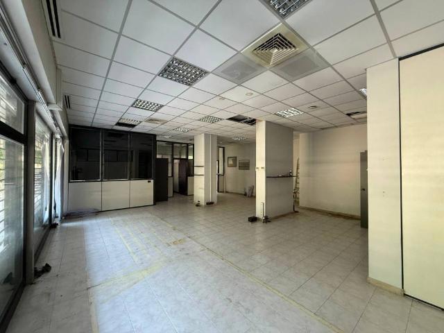 Locale Commerciale in vendita a Unione dei comuni del Distretto Ceramico, Sassuolo