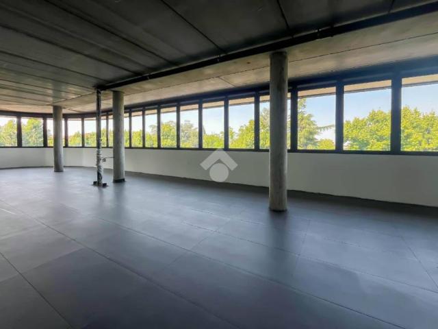 Locale Commerciale in vendita a Unione dei comuni del Distretto Ceramico, Sassuolo