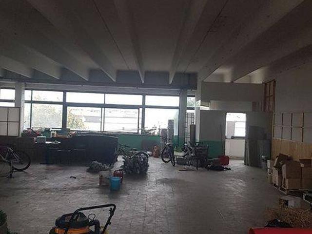 Locale Commerciale in vendita a Unione dei comuni del Distretto Ceramico, Sassuolo