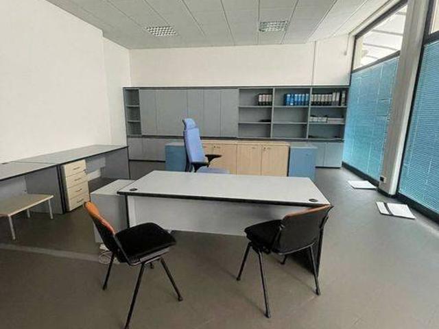 Locale Commerciale in vendita a Unione dei comuni del Distretto Ceramico, Sassuolo