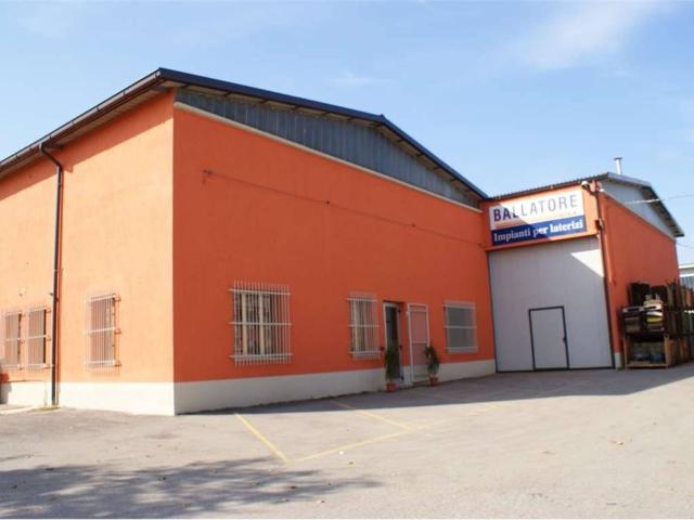Locale Commerciale in vendita a Unione dei comuni del Distretto Ceramico, Sassuolo