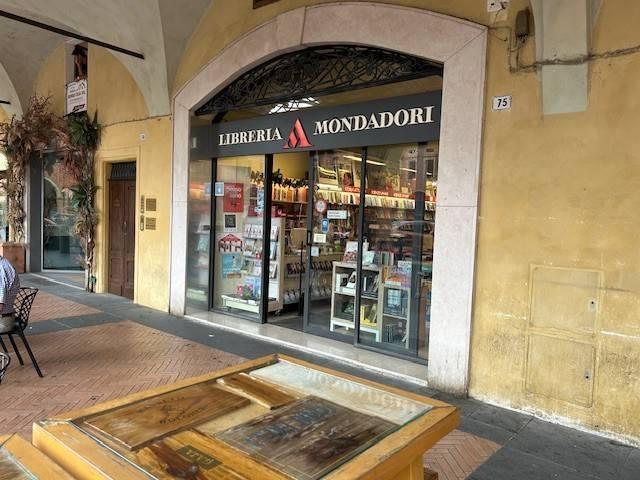 Locale Commerciale in vendita a Unione dei comuni del Distretto Ceramico, Sassuolo