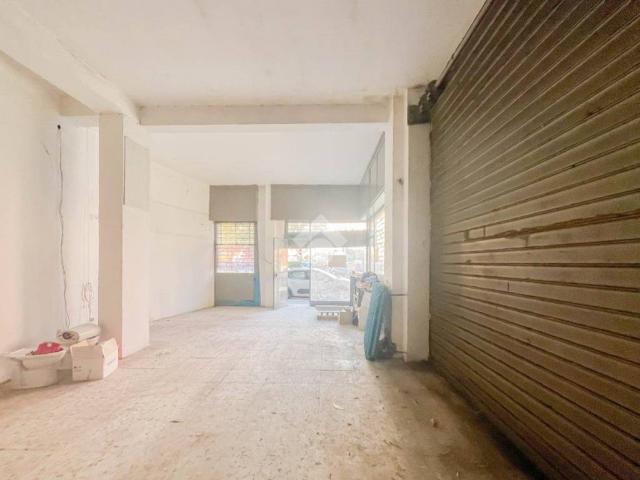 Locale Commerciale in vendita a Unione dei comuni del Distretto Ceramico, Sassuolo
