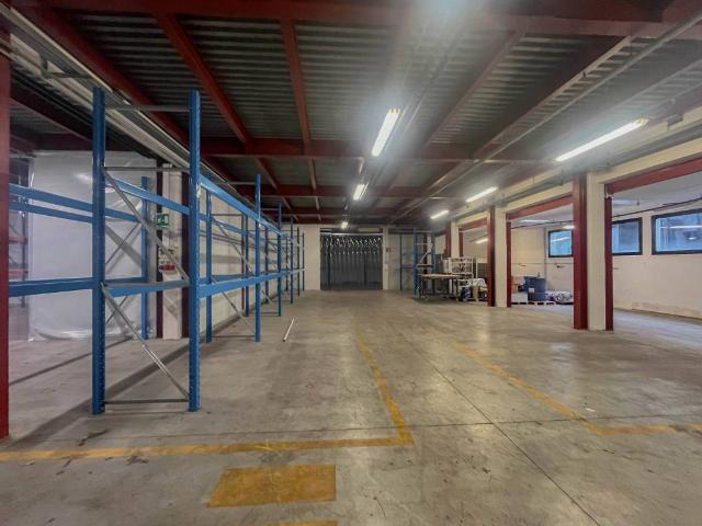 Locale Commerciale in vendita a Unione dei comuni del Distretto Ceramico, Sassuolo