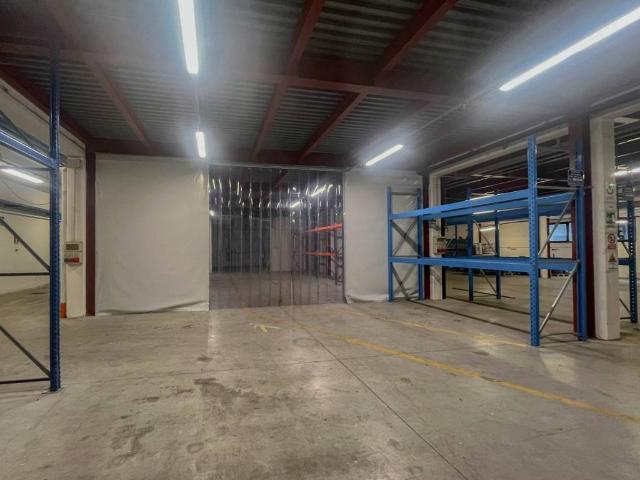 Locale Commerciale in vendita a Unione dei comuni del Distretto Ceramico, Sassuolo