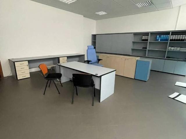 Locale Commerciale in vendita a Unione dei comuni del Distretto Ceramico, Sassuolo