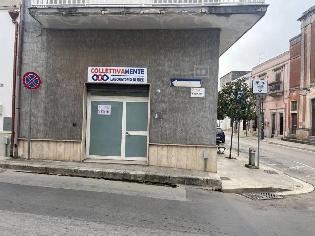 Locale Commerciale in vendita a Puglia, Taranto