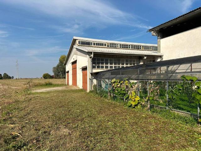 Locale Commerciale in vendita a San Giacomo, Piemonte