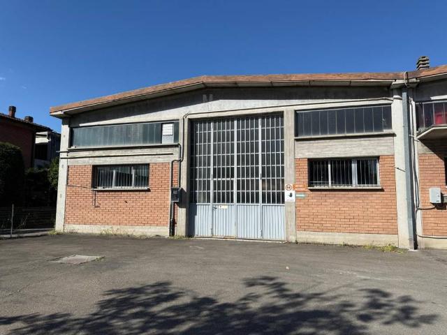 Locale Commerciale in vendita a Unione di comuni Terre di Castelli, Savignano Sul Panaro