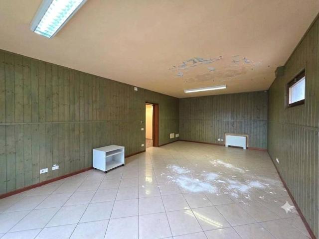 Locale Commerciale in vendita a Unione di comuni Terre di Castelli, Savignano Sul Panaro