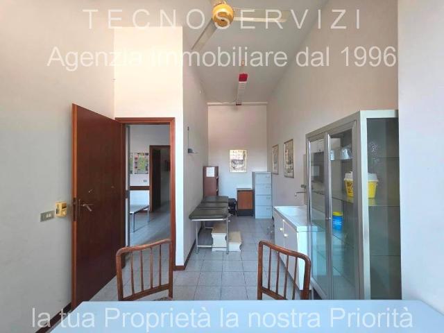 Locale Commerciale in vendita a Unione di comuni Terre di Castelli, Savignano Sul Panaro