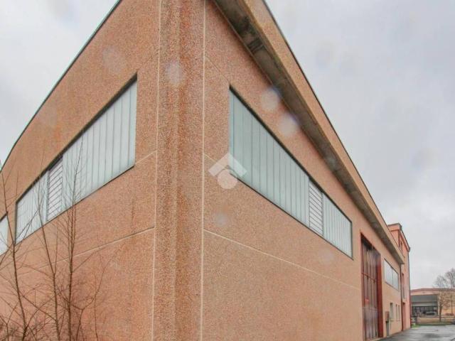 Locale Commerciale in vendita a Unione di comuni Terre di Castelli, Savignano Sul Panaro