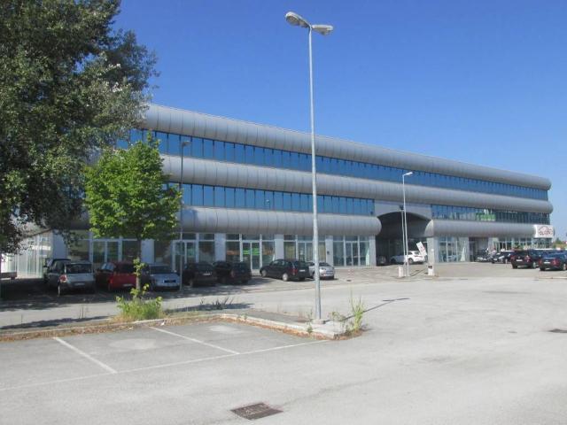 Locale Commerciale in vendita a Savignano Sul Rubicone, Reggio Emilia
