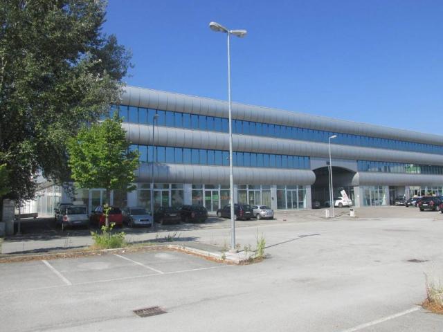 Locale Commerciale in vendita a Savignano sul Rubicone, Forlì-Cesena