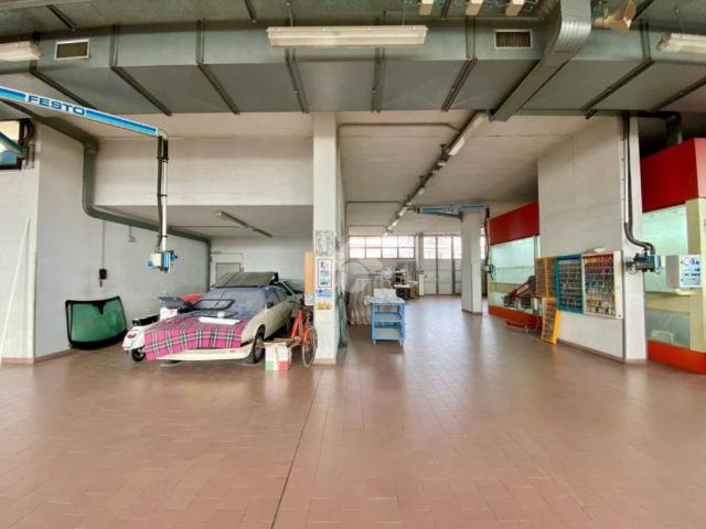 Locale Commerciale in vendita a Savignano Sul Rubicone, Reggio Emilia