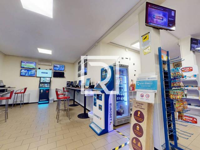Locale Commerciale in vendita a Savignano sul Rubicone, Forlì-Cesena