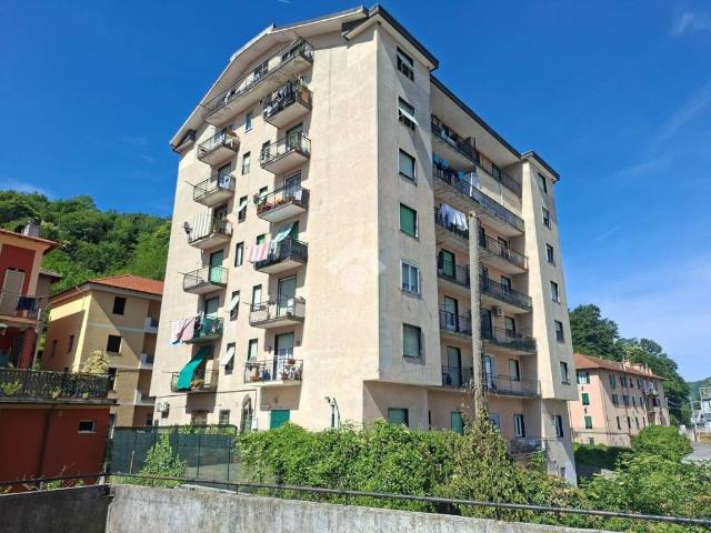 Locale Commerciale in vendita a Savignone, Liguria