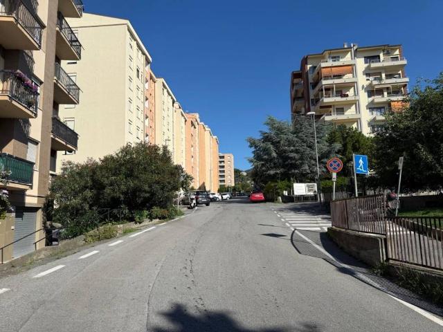 Locale Commerciale in vendita a La Rocca, Albisola Capo