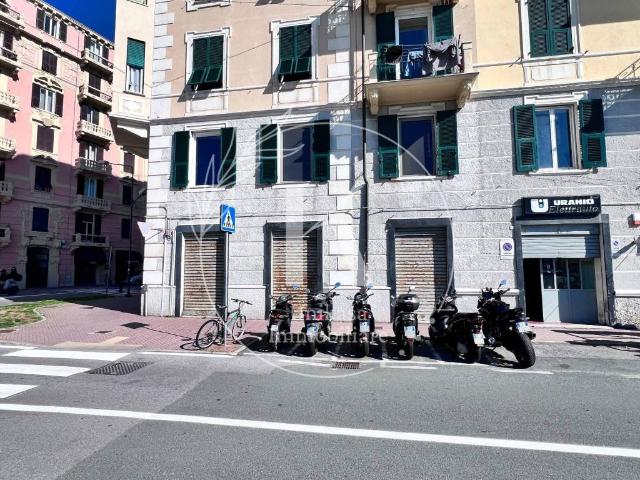 Locale Commerciale in vendita a Oltreletimbro, Albisola Capo