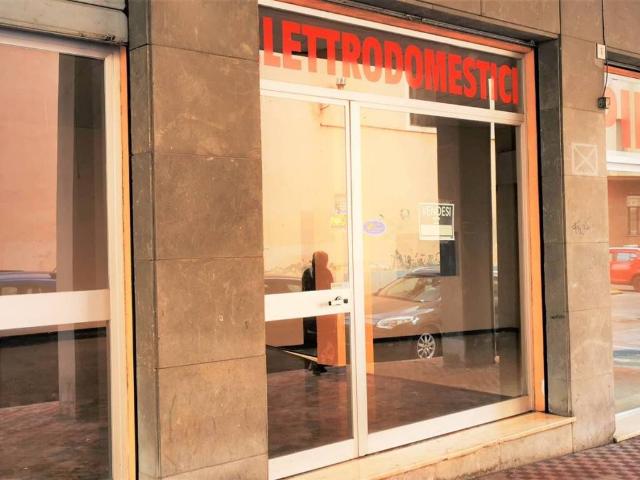 Locale Commerciale in vendita a Oltreletimbro, Albisola Capo